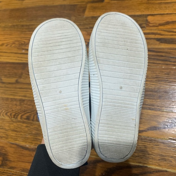 toddler boys size 10 Tombik blue w/ design water shoes - Picture 6 of 7